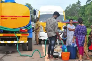 हल्द्वानी: निजी टैंकरों से पानी खरीदने को मजबूर हैं बिठौरिया के लोग
