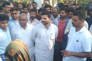 लखीमपुर खीरी: तहरीर के आधार पर धाराएं न लगने से परिजन नाराज 