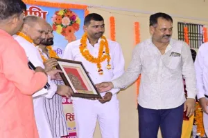  अशिक्षा है कई समस्याओं का मूल : डॉ. अनुपम