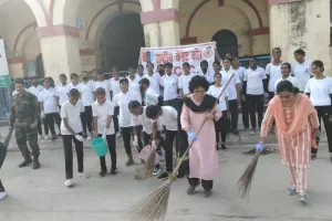 अयोध्या : स्वच्छता अभियान में एनसीसी कैडेट्स के साथ छात्राओं ने किया श्रमदान 