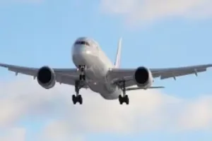 Gujarat: अहमदाबाद में अंतरराष्ट्रीय विमान में बम की धमकी भरा पत्र मिला, जांच शुरू 