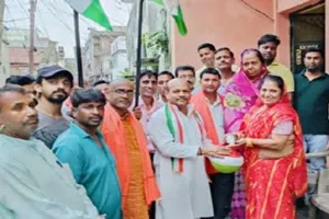 कुशीनगर : अमृत कलश में मुट्ठी भर मिट्टी और एक चुटकी अक्षत का संग्रहण