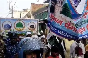 बरेली: जोगी नवादा से शांतिपूर्ण तरीके से निकला ईद-मिलादुन्नबी का जुलूस, चप्पे-चप्पे पर रहा पुलिस का पहरा