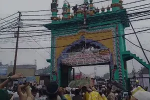 बरेली: परचम कुशाई की रस्म के साथ तीन रोज़ा उर्स-ए-रज़वी का आगाज़, देर रात तक जारी रहेगा नातिया मुशायरा