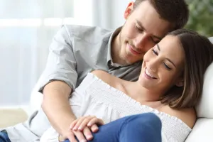 पत्नी का जीतना है दिल और शादीशुदा जिंदगी को बनाना है और भी रंगीन तो पति रोजाना करें ये काम