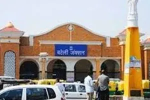 बरेली: जिन रेल आवासों में अवैध लोग, निकाल दिए जाएं उनके दरवाजे