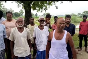 बहराइच: एक सप्ताह से अंधेरे में हैं रेवली गांव के लोग