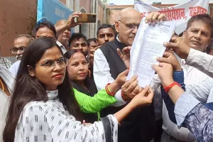 बहराइच: हापुड़ के दोषी पुलिस कर्मियों की गिरफ्तारी को लेकर वकीलों ने किया प्रदर्शन, सौंपा ज्ञापन 