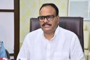 हाथरस में बोले ब्रजेश पाठक- आत्महत्या करने वाले BLO के परिजन के साथ खड़ी है सरकार 