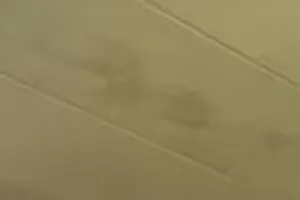 खौफनाक: पति-पत्नी के बाहर जाते ही घर में आते थे भूत, लिविंग रूम की छत पर दिखे रहस्यमयी पंजे के निशान 