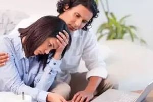 मैरिड लाइफ में पैसों को लेकर हो मनमुटाव तो इन टिप्स को अपनाकर दूर करें समस्या