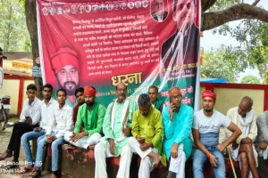 चित्रकूट : तहसील परिसर में धरने पर बैठे विधायक