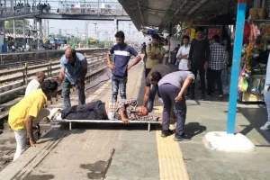 बरेली: चलती ट्रेन में चढ़ने का किया प्रयास, यात्री गंभीर रूप से घायल