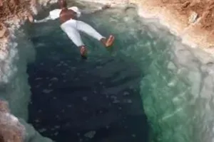 VIRAL NEWS: इस तालाब में कभी नहीं डूब सकता तैरने वाला! जादू है या साइंस का कमाल, वजह जानकर रह जाएंगे हैरान 