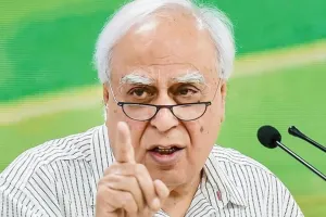 अन्नाद्रमुक के राजग से बाहर जाने पर सिब्बल ने बीजेपी पर साधा निशाना, कहा- एक और सहयोगी ने उन्हें छोड़ दिया है... 