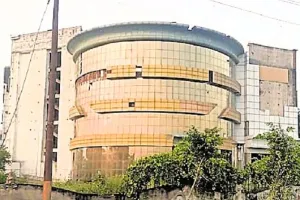 मुरादाबाद : 16 साल में खंडहर हो गया करोड़ों का सोर्सिंग हब, टूट गए आर्टिजन्स और निर्यातकों के सपने 