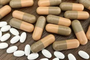 रुद्रपुर: कट्टों में लिखा मिला मुर्गा चूर्ण, जनता बन रही मूर्ख, भगवान जाने क्या मिला है इन दवाओं में..