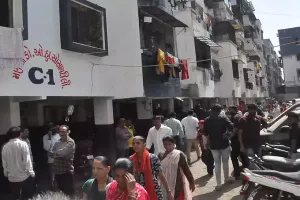 सूरत: पूरे परिवार ने की सामूहिक आत्महत्या, तीन बच्चों समेत सात लोगों की मौत 