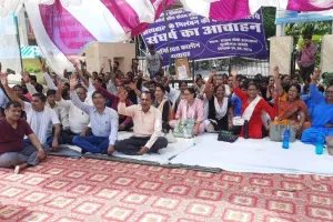 संजय गांधी अस्पताल कर्मचारियों का आंदोलन जारी, मांगों के समर्थन में आवाज की बुलंद