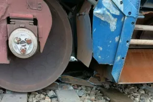 UP News : सोनभद्र में डिरेल हुई मालगाड़ी, ट्रैक कराया जा रहा क्लियर 