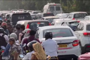 IND Vs ENG मुकाबले के दौरान शहीद पथ पर लगा भीषण जाम, ध्वस्त हुई Traffic Police की व्यवस्था