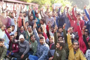 रुद्रपुर: मशीन पर काम करते वक्त कटा कर्मचारी का हाथ, जमकर हुआ हंगामा...श्रमिकों ने किया कार्य बहिष्कार