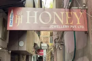 गोरखपुर में हनी ज्वैलर्स के ठिकानों पर IT Raid तीसरे दिन भी जारी, 16 किलो सोना समेत कई चीजों का हिसाब नहीं 