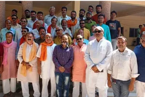 Shardiya Navratri 2023: शारदीय नवरात्र महोत्सव को लेकर केंद्रीय कमेटी ने डीएम को सौंपा ज्ञापन, ये मांगे रखी