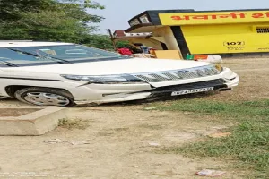 बहराइच: बोलेरो की टक्कर से बाइक सवार भाई-बहन घायल