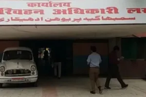 लखनऊ: मंत्री को जानकारी नहीं, बुजुर्ग को थप्पड़ मारने वाला बाबू एआरटीओ में अटैच