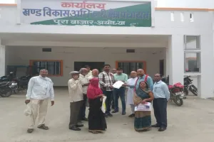 अयोध्या: संगठन ने उठाई मजदूरों की समस्याएं, सौंपा ज्ञापन