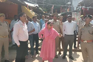 विन्ध्याचल पहुंची जिलाधिकारी, कहा- समस्त मेला कार्य तय समय पर होंगे पूरे