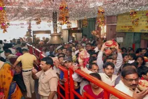 मिर्जापुर: अब भक्त गर्भगृह में नहीं कर सकेंगे मां विंध्यवासिनी के चरण स्पर्श, लगा प्रतिबंध, जानें वजह
