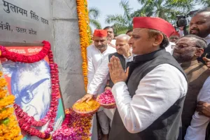 Dr. Lohia Death Anniversary: अखिलेश यादव ने लोहिया के बताये रास्ते पर आगे बढ़ने का लिया संकल्प 