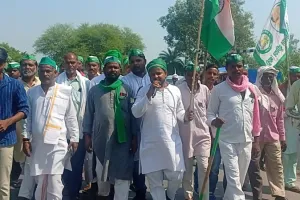 बहराइच: किसान चेतना पदयात्रा निकालकर किसानों ने विश्वविद्यालय के स्थापना की उठाई मांग