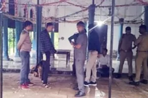 प्रयागराज: रामजानकी मंदिर के पुजारी की हत्या से गांव में सनसनी, खेत में मिला पुजारी का शव और मूर्तियां