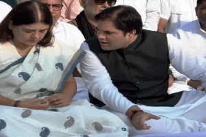 अमेठी: भाजपा जिलाध्‍यक्ष की मांग- मेनका और वरुण गांधी चलाएं संजय गांधी अस्‍पताल...