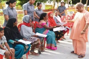 सीएम योगी ने जनता दर्शन में सुनीं 200 लोगों की समस्याएं, कहा- खुशहाली को संकल्पित सरकार