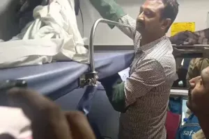 Etawah News: मगध एक्सप्रेस में निकला सांपा… यात्रियों में मची अफरातफरी, यात्री बोले- रात भर लगता रहा डर