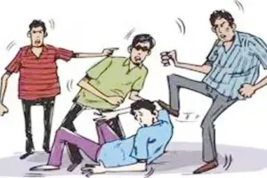 लखनऊ: निगोहां में किन्नरों के दो गुटों में जमकर हुई मारपीट, हाइवे किनारे खड़ी गाड़ियों को तोड़ा, हड़कंप