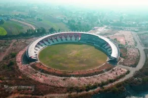 हल्द्वानी: खतरे में अंतर्राष्ट्रीय स्टेडियम...गौला नदी की ओर बने पैदल मार्ग व नाली में नदी ने किया भूकटाव, 30 मीटर तक का हिस्सा दरका