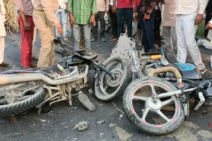 संभल: दो बाइकों की टक्कर में युवक की मौत, तीन गंभीर हायर सेंटर किया रेफर 