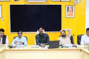 मुरादाबाद: भू-माफिया के खिलाफ हर महीने टास्क फोर्स की बैठक करें जिलाधिकारी