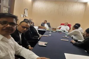 मुरादाबाद : कलेक्ट्रेट में रजिस्ट्री कार्यालय के लिए मंगलवार को वकीलों की कलमबंद हड़ताल