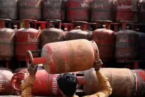 विमान ईंधन के दाम पांच प्रतिशत बढ़े, वाणिज्यिक एलपीजी की कीमत में 209 रुपये प्रति सिलेंडर की वृद्धि 