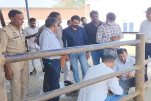 संभल: मीट फैक्ट्री को किया सील, काटा बिजली का कनेक्शन, प्रदूषण विभाग के नियमों का उल्लंघन होने पर जारी हुआ था आदेश