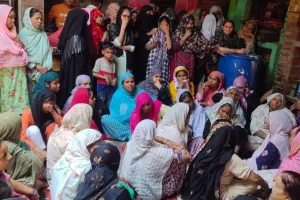 Kannauj News: शॉर्ट सर्किट से मोमबत्ती कारोबारी के घर में लगी आग… मची अफरातफरी,  पिता-पुत्र की मौत, परिजनों में मचा कोहराम