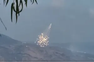 Israel Hamas War: इजराइल ने लेबनान पर मशीनगन से दागे गोले,  कई गांवों को जोड़ने वाली सड़क को बनाया निशाना 