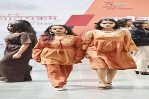 रायबरेली: निफ्ट में छात्र-छात्राओं ने किया रैंप वॉक, दिखाया खादी का जलवा, मनमोहक वस्त्र देख दर्शक हुए मंत्रमुग्ध 