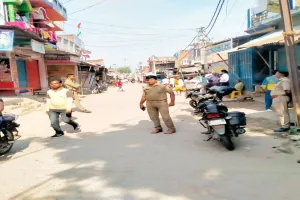 अयोध्या: किशोरी को अगवा करने के मामले में दुकानदार अब भी आक्रोशित, बंद किया ड्योढ़ी बाजार, किया प्रदर्शन 